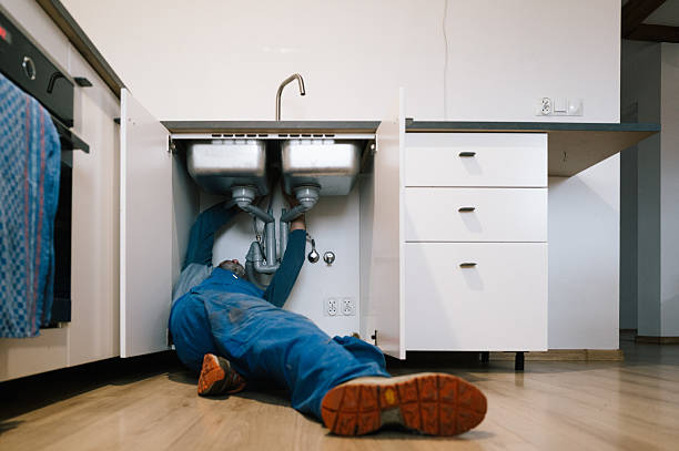 Professional Leak Detection technician working in Nederland, TX